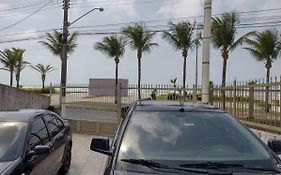 Casa de frente para o mar, pé na areia.